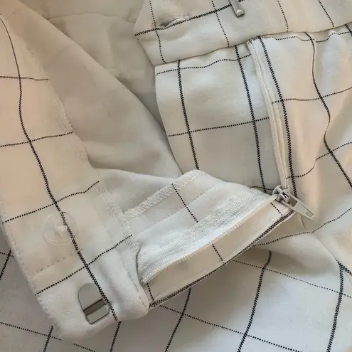 Amanda & Chelsea White Ankle Cropped Pants