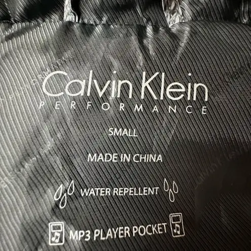 Calvin Klein Water Repellent Puffy Gray Vest Size S/M Faux Knit Design Zip Hood Silver