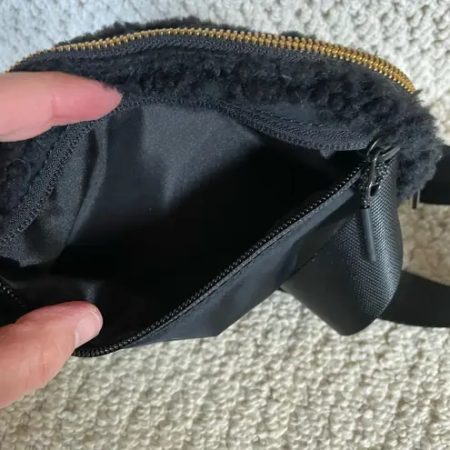 Lululemon Everywhere Black Sherpa Fleece Belt Bag 1L