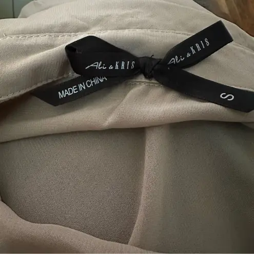 Ali & Kris color block roll tab sleeve blouse