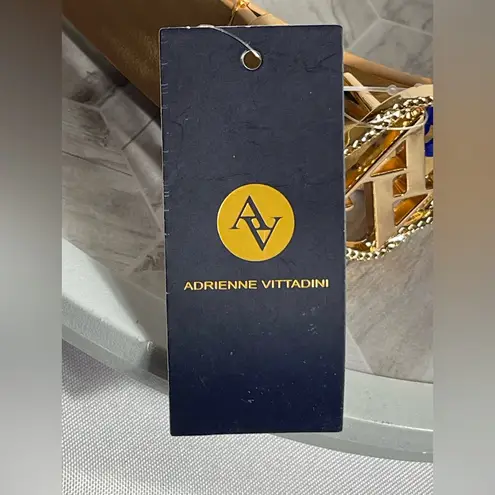 Adrienne Vittadini Tan Gold “AV” Logo Belt S/M Faux Leather Fashion Accessory