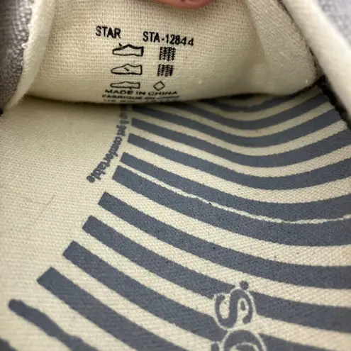 TAOS Star Canvas Sneakers Women's Size 8W Gray Lace Up Casual Shoes