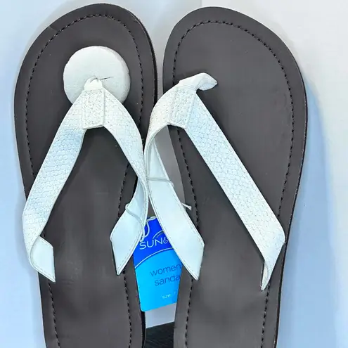 Sun & Sky flip flops with white straps Women's Size 7/8