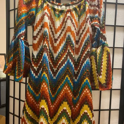 Lady’s Chevron top can be worn with leggings Multiple Size M