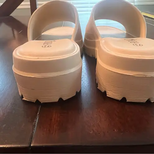 Rouge Helium Women’s Cream Slides with Cushioned Sole - 7.5