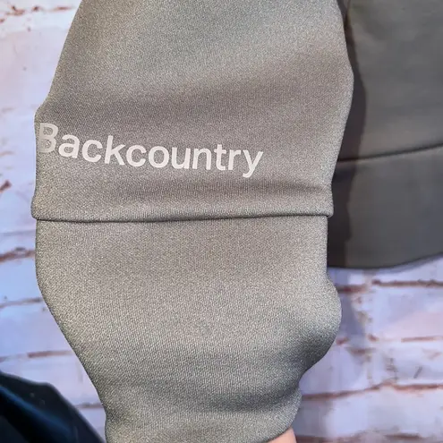 Back Country hoodie pullover pocket small olive green thumb holes snug fit - Image 4