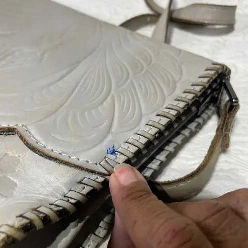 Patricia Nash Handcrafted Beige Tooled Leather Crossbody Bag Adjustable Strap - Image 11