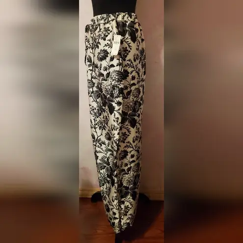 Anthropologie  Floral Black and White Women's Pants