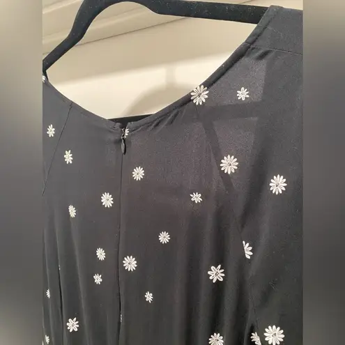 Abound LIKE NEW  Black & White Daisy Floral Patterned Short Sleeve Mini Dress XS