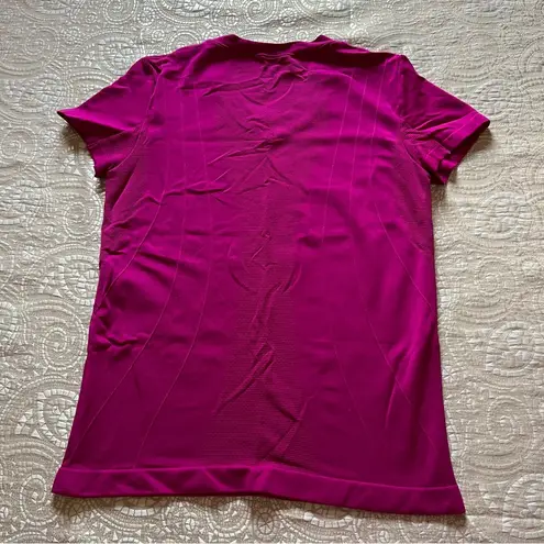 C9 Champion Women V neck tshirt, moisture wicking, fuschia, size XS