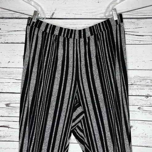 Susan Graver Sz 1X Black Stripe Ruched Leg Liquid Knit Pull-On Crop Capri Pants