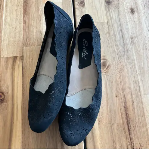 Earthies Comfort Flats Black Laser Cut Floral Scalloped Size 10