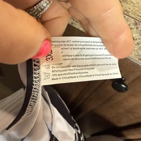 Avidlove Red and Black Bikini with Bold Contrast and Modern Style