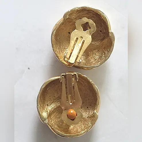 None Vintage Gold Tone Round Wrapped Metal Clip-on Statement Earrings