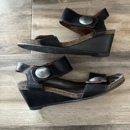 Taos Black Carousel Wedge Sandals with Silver Buttons Size 39 (Fits Like 8.5)