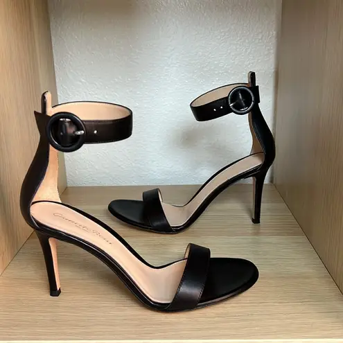 Gianvito Rossi NWOB  Leather Portofino Heels in Black, Size 6.5, never worn!