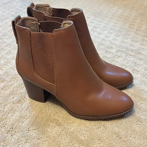 Pure navy Weller Brown Faux Leather Booties, 9 NWOT