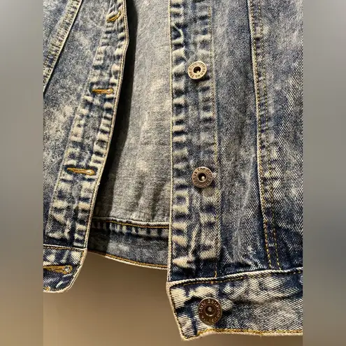 The Style Between Us Medium Wash Denim Jean Jacket - Women's Size Medium