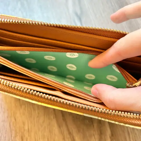 Lounge Fly Pokemon Pikachu Leaves Mint Zip Wallet RARE LIKE NEW