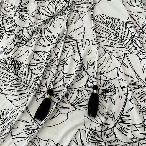 Soma Black and White Floral Short Sleeved Top Size L