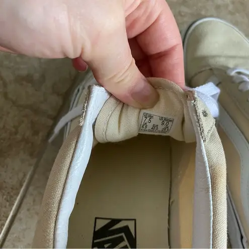 Vans  Old Skool Beige Skate Shoe Size 9 - Image 3
