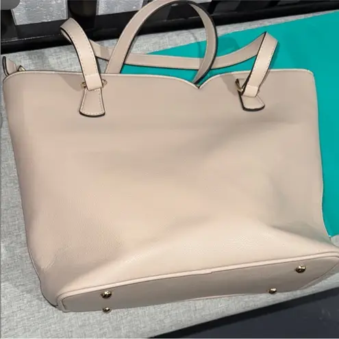 Badgley Mischka Beige and White Shoulder Bag