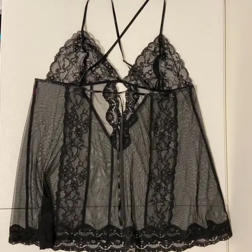 EUC | Women’s lace lingerie top — under bust 34.5” Black Size L