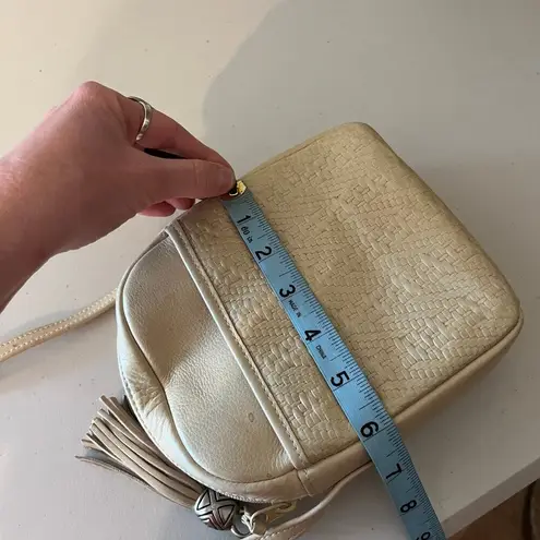 Diamicci Vintage 90s Cream Leather Woven Tassel Pull Crossbody Small. Square Bag