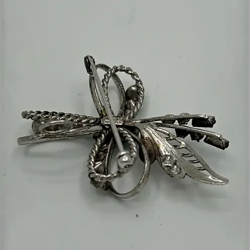 VIntage 1960s brooch. Silver