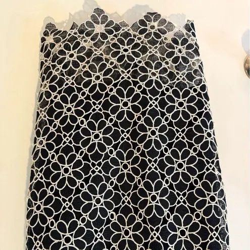 Monique Lhuillier ML
Ivory Lace Sheath