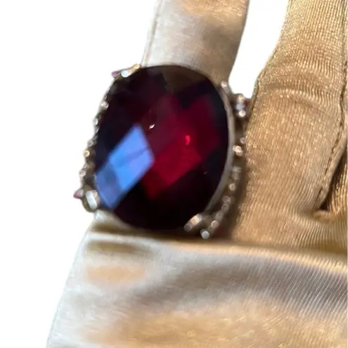 Curations beautiful large red stone ring w/flower details on an ornate band EUC