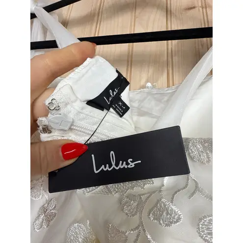 NWT Lulus Classic Romance White 3D Floral Applique Tie