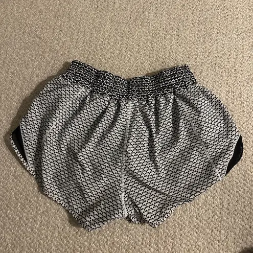 Lululemon  shorts size 4. 2.5 in