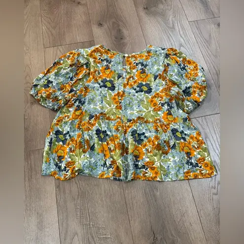 Amour Vert Floral Women's Top. Size XS. Great condition.