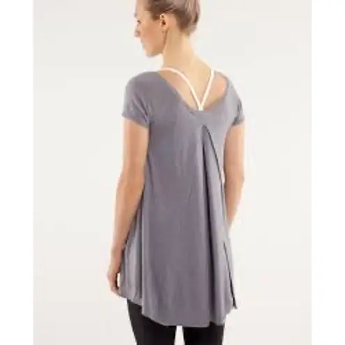 Lululemon Gray Be Me Tee Short Sleeve Sweater Flowy Top Women's size Small