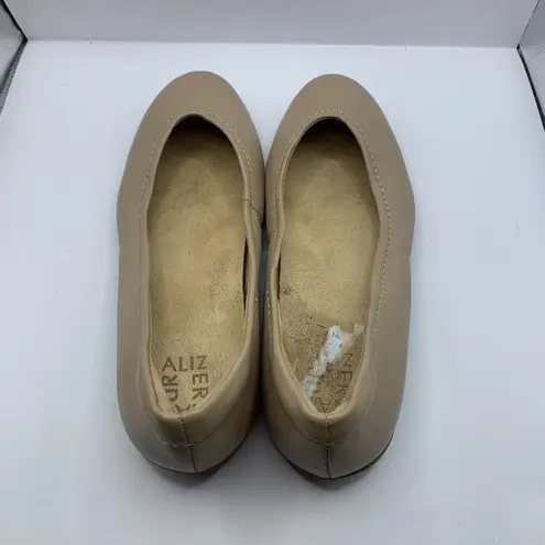 Naturalizer  Flexy Ballet Flats size 8 Wide nude slip on comfortable E6