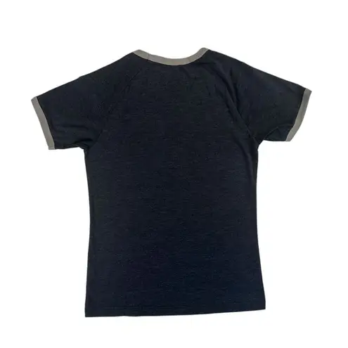Campus Lifestyle MLB New York Yankees Women's Scoop Neck T-Shirt in Blue/Grey, Small