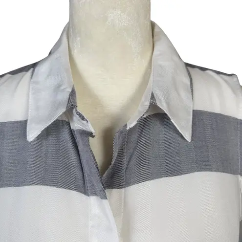 Cupid Blush By Anthropology Cupio Blush gray and white striped collared sleeveless button down shirt size M