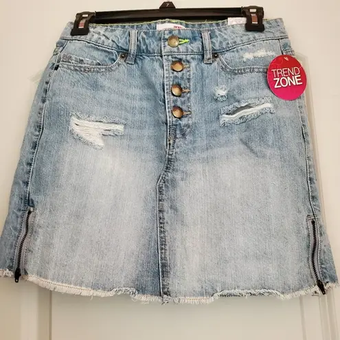 Bongo  light wash denim skirt distressed button zip