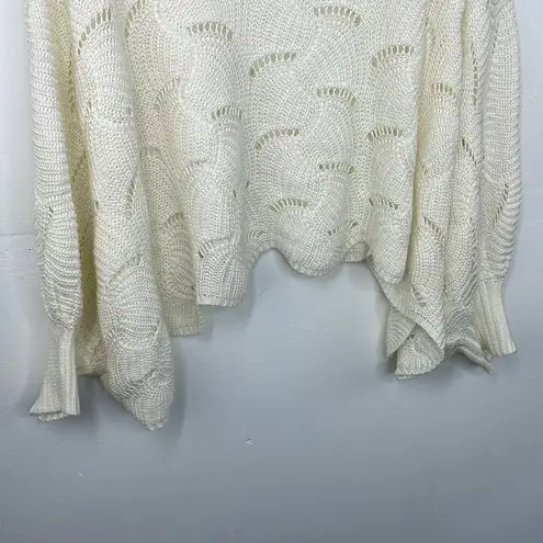 The Moon  & Madison Cropped Scalloped Edge Dolman Sleeve Sweater Cream Size Small