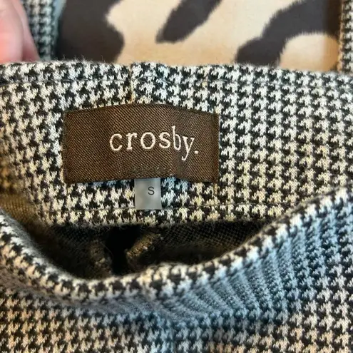 Crosby Dress Pants – Size Small
Classic black & white houndstooth 🖤🤍