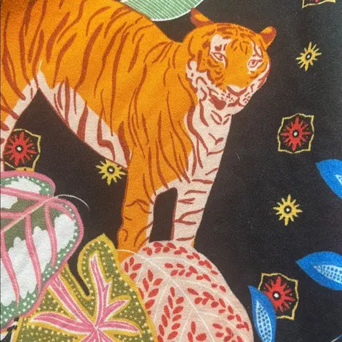 Room Service Tiger Print Pajama Top, women's size large Black
