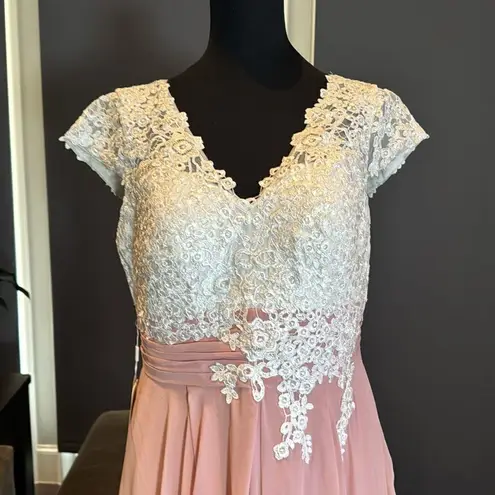 Women’s Ivory Lace Top Pink Chiffon V