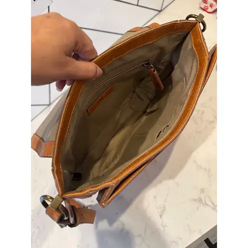 Frye  Farrah saddle crossbody bag in cognac leather neutral western bohemian