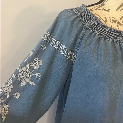 J. Jill chambray embroidered relaxed fit top smocked neckline L Blue Size L
