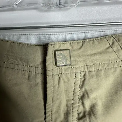 Mountain Hardwear Women's  Size 4 Tan Khaki Cargo Nylon Shorts 9"‎ Inseam