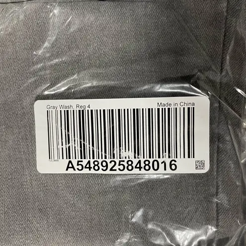 New Girl With Curves Raw Hem Ankle Length Girlfriend Jeans Gray Wash Size 4