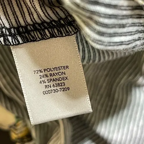 Christopher & Banks  T-Shirt Green Daisy Size L Large Short Sleeve