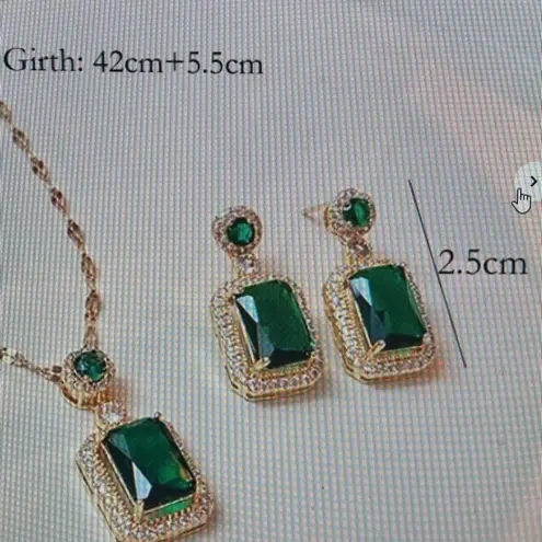 Faux Emerald Necklace Pendant & Earring Set Gold
