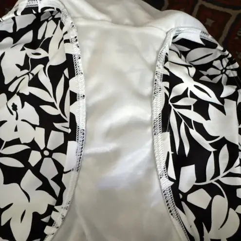 Lands' End Size 22W Chlorine Resistant Soft Cup Tummy Control Swimsuit One Piece Black